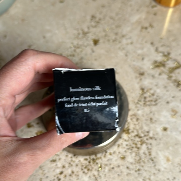 #11.5 Giorgio Armani Foundation - deep, peach. - Picture 3 of 5